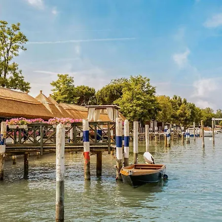 Adorable With Shared Pool Apartament