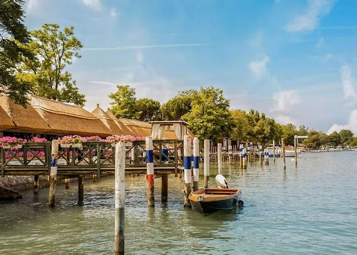 Adorable With Shared Pool Appartement